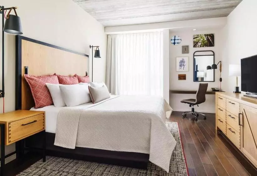 キングサイズベッドのエクゼクティブルーム, Indigo Athens   University Area, An Ihg