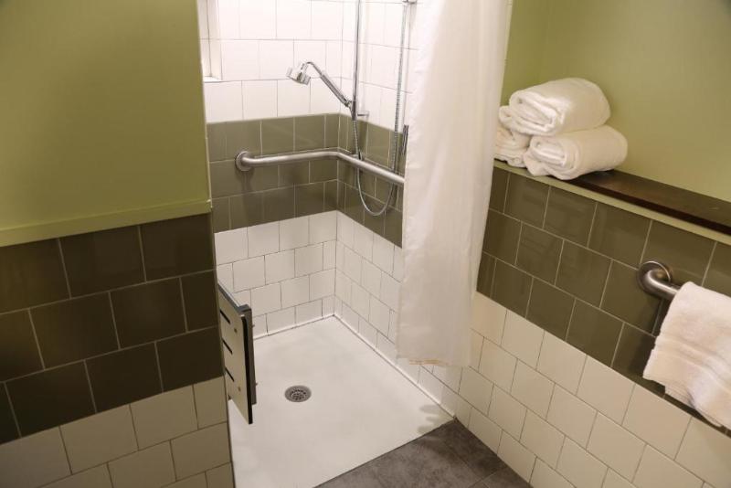 身障者適用キングサイズベッドルーム, Indigo Athens   University Area, An Ihg