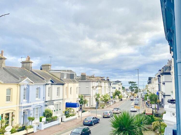 חדר בסיסי, The Trouville