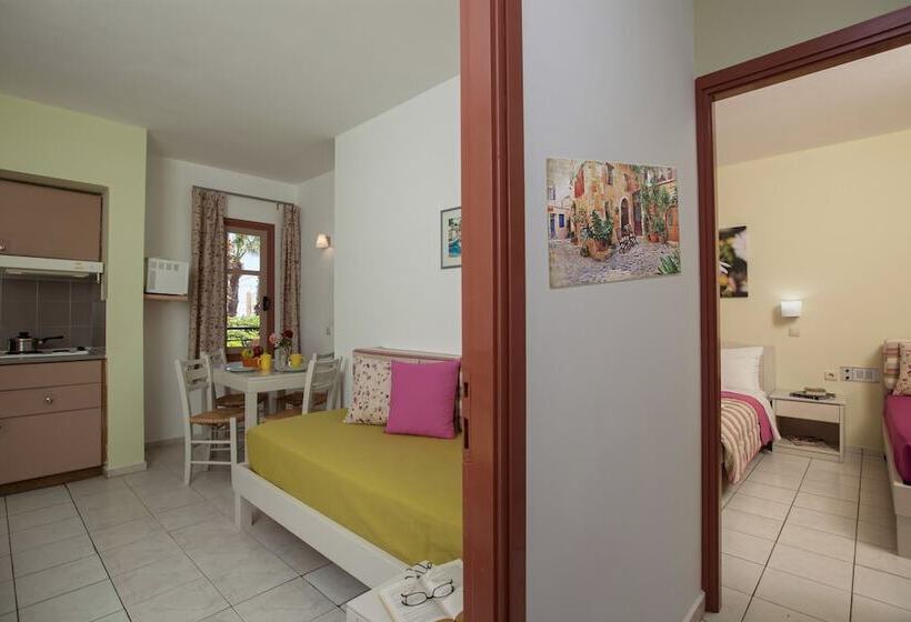 דירת חדר, Latania Apartments