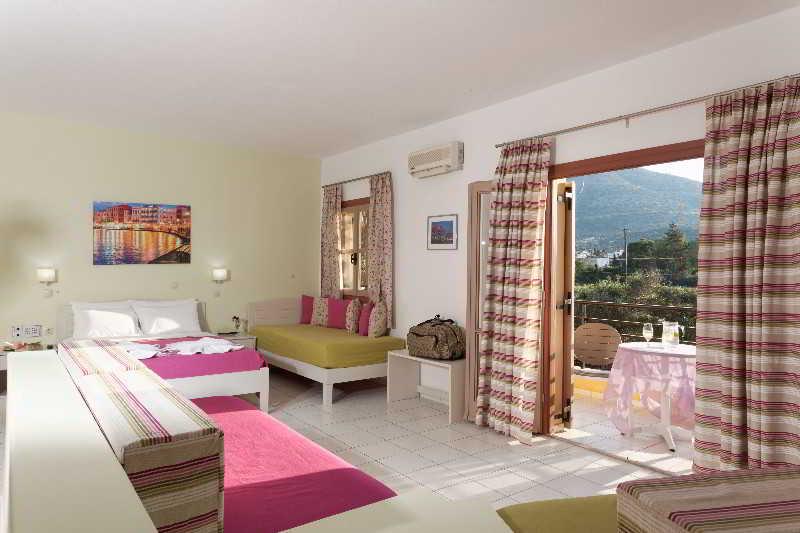 스탠다드 스튜디오, Latania Apartments