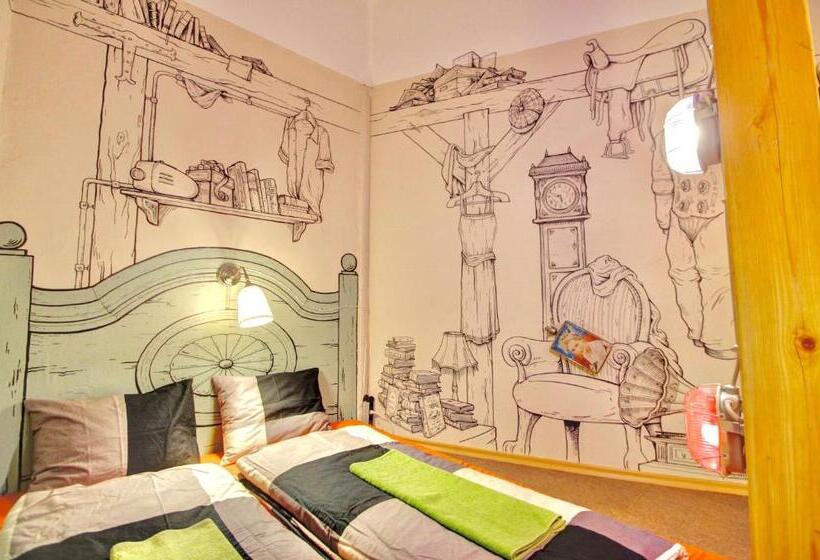 اتاق استاندارد با سرویس بهداشتی مشترک, Lavender Circus Hostel, Doubles & Ensuites