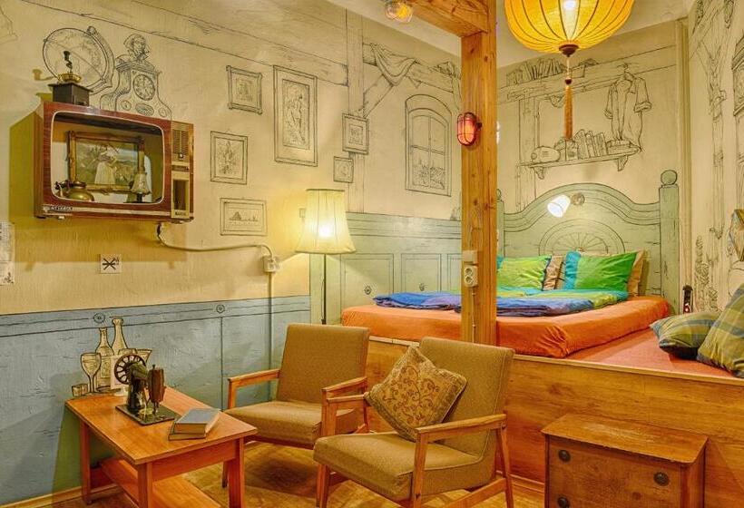 اتاق استاندارد با سرویس بهداشتی مشترک, Lavender Circus Hostel, Doubles & Ensuites
