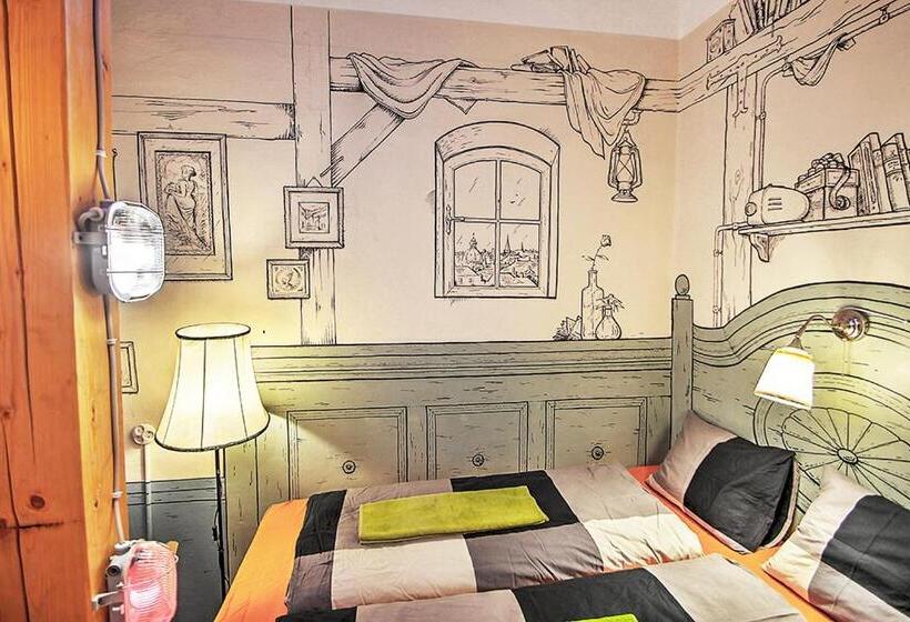 اتاق استاندارد با سرویس بهداشتی مشترک, Lavender Circus Hostel, Doubles & Ensuites