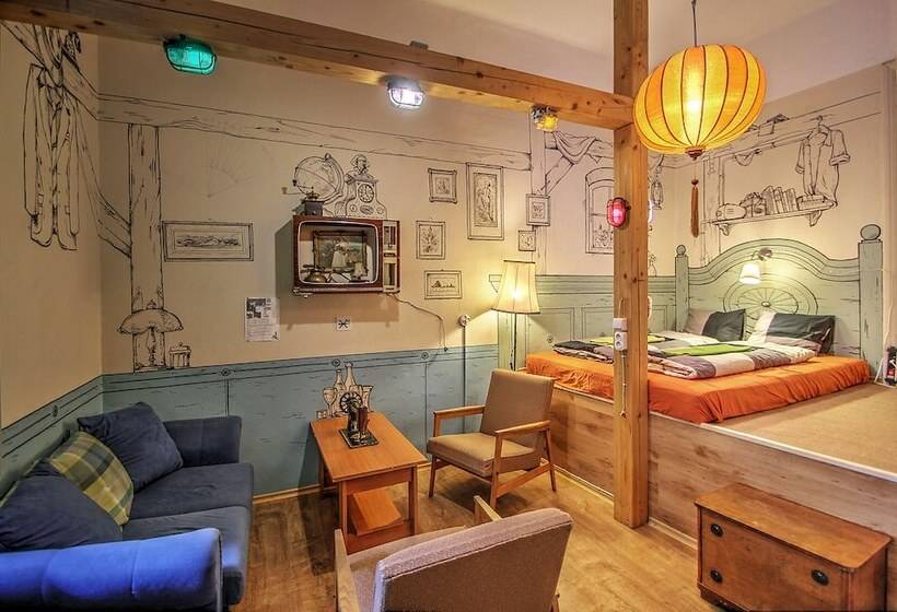 اتاق استاندارد با سرویس بهداشتی مشترک, Lavender Circus Hostel, Doubles & Ensuites