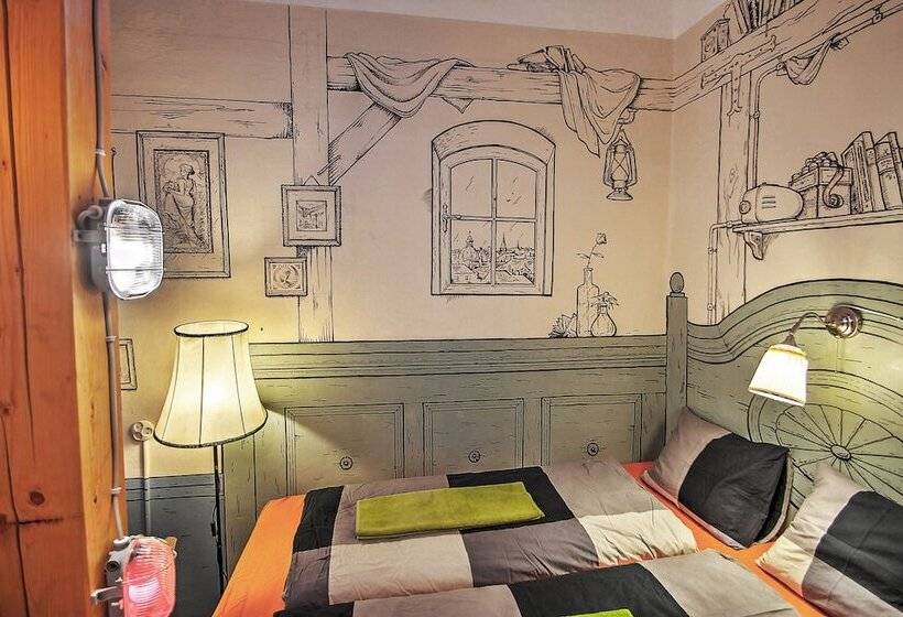 اتاق استاندارد با سرویس بهداشتی مشترک, Lavender Circus Hostel, Doubles & Ensuites