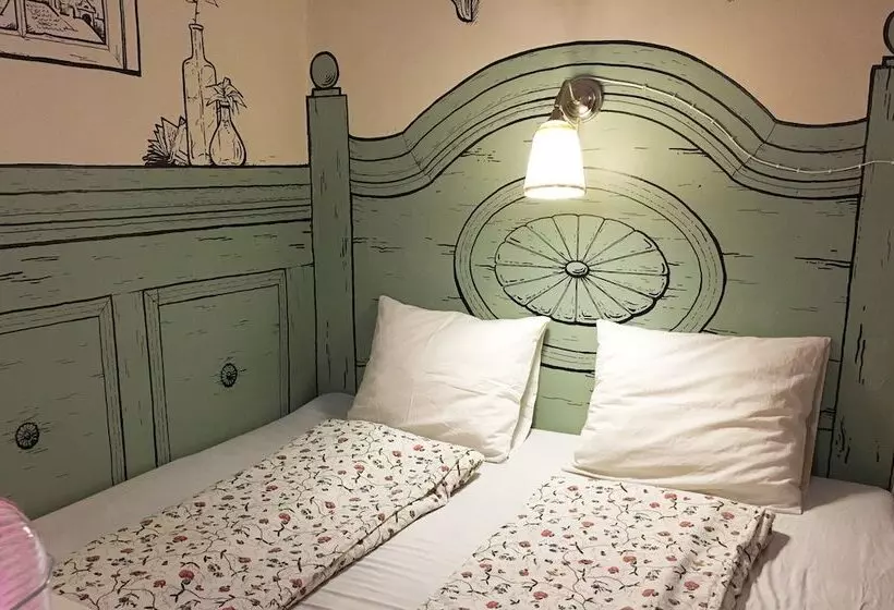 バス共有のスタンダードルーム, Lavender Circus Hostel, Doubles & Ensuites