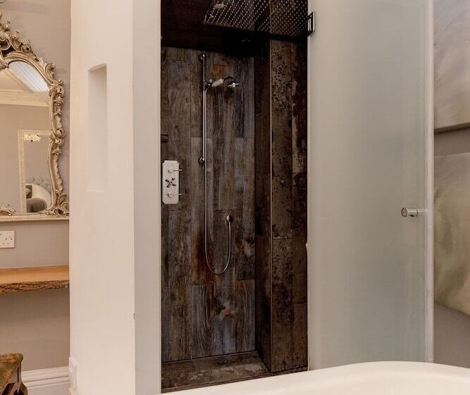 חדר דלוקס, The Alamo Guest House