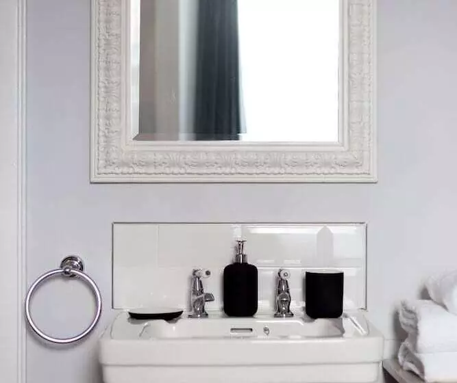 اتاق استاندارد با تخت بزرگ, The Alamo Guest House