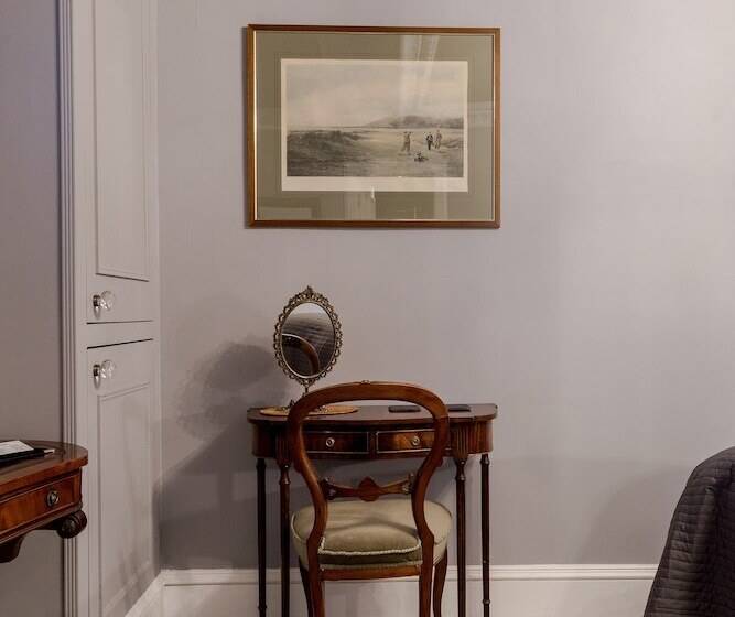 اتاق استاندارد, The Alamo Guest House