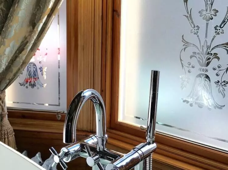 اتاق دلوکس با چشم‌انداز پارک, The Alamo Guest House