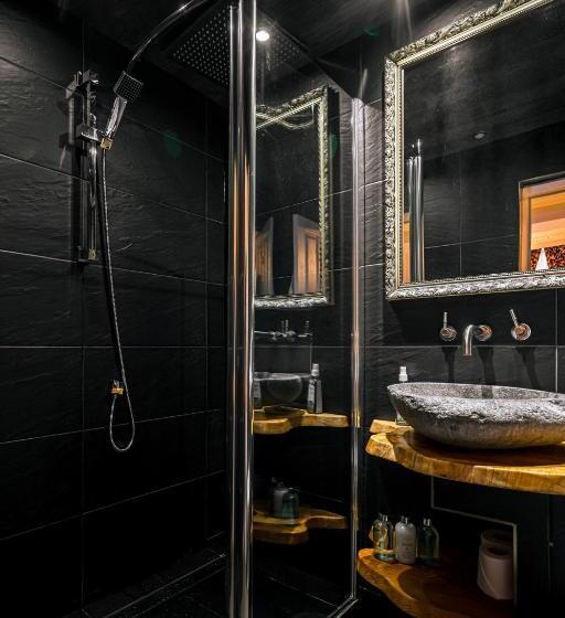اتاق سوپریور با چشم‌انداز باغ, The Alamo Guest House