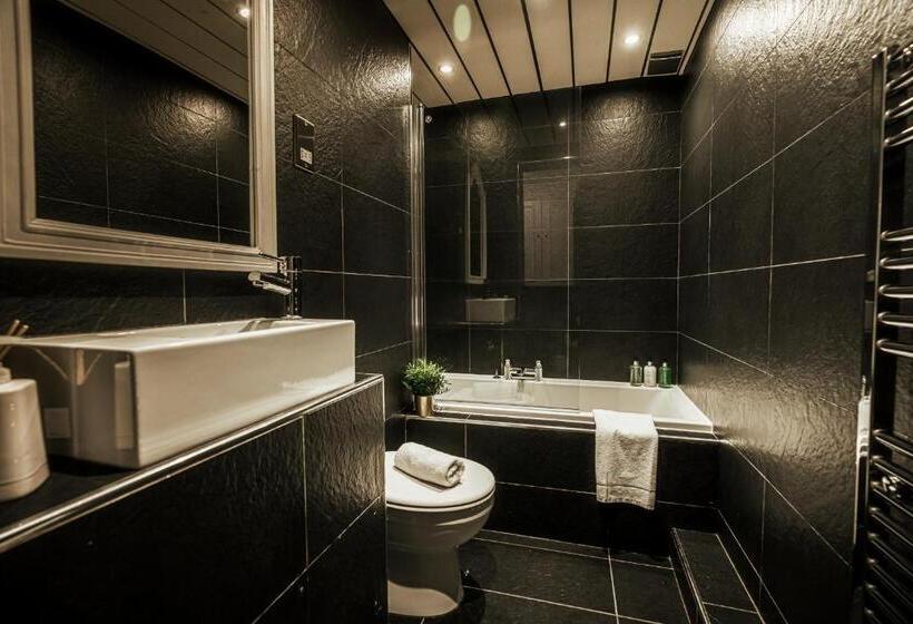 Standard room with outdoor bath, The Alamo Guest House