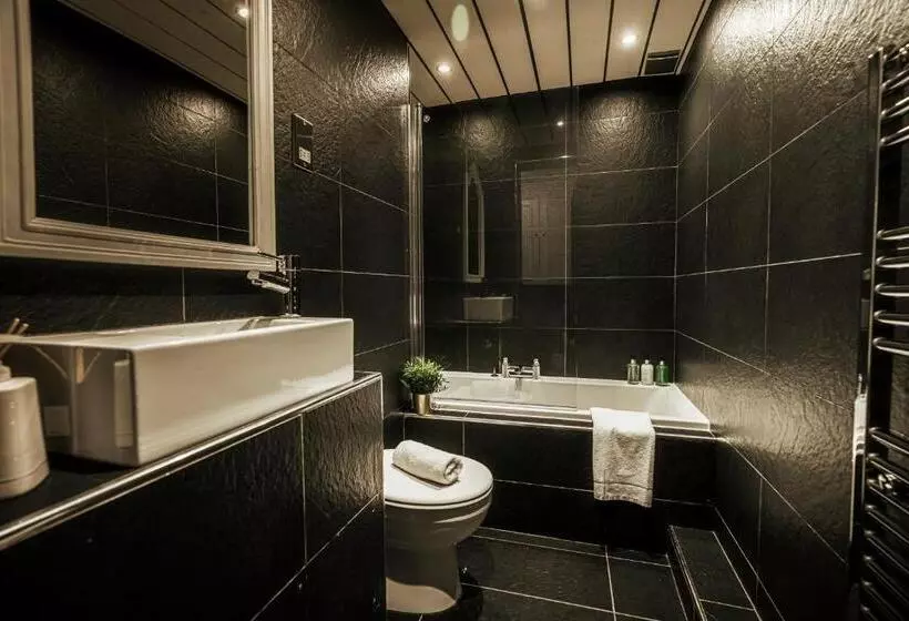 Standard room with outdoor bath, The Alamo Guest House