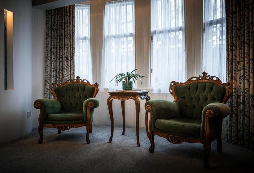 اتاق لوکس, The Alamo Guest House