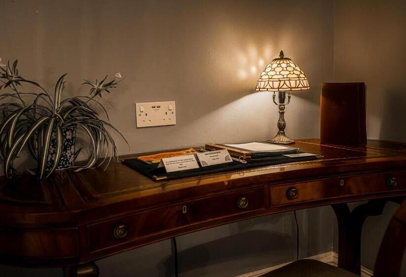 اتاق استاندارد, The Alamo Guest House