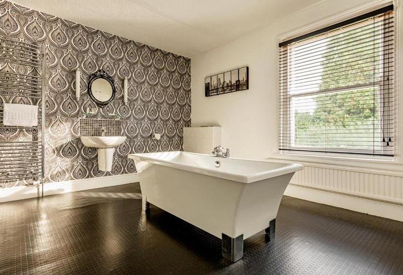 سوییت خانوادگی, Malvern View