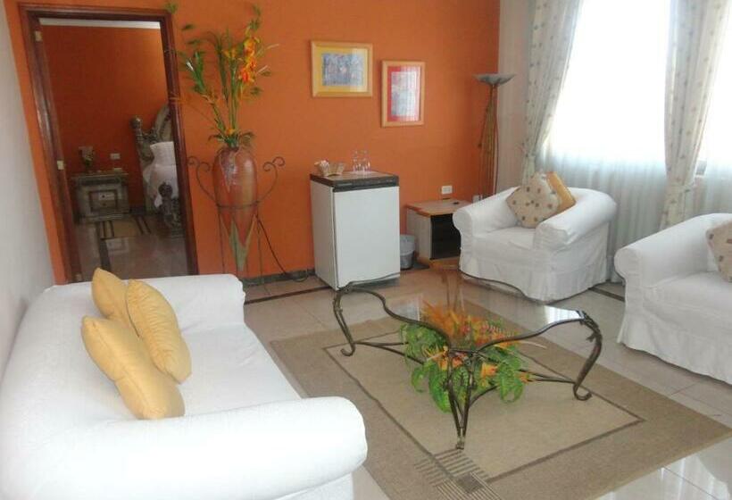 سوییت لوکس, Arthur