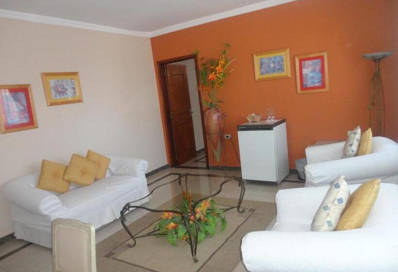 سوییت لوکس, Arthur