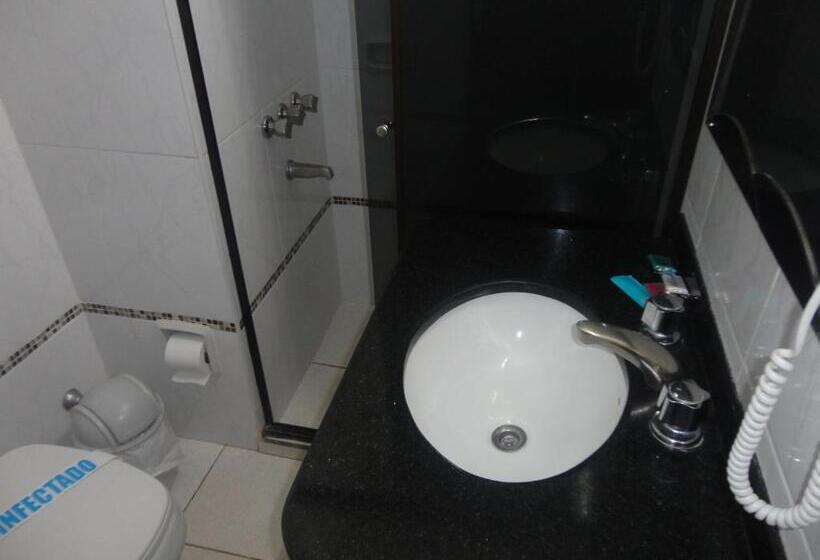 اتاق استاندارد چهار تخته, Arthur