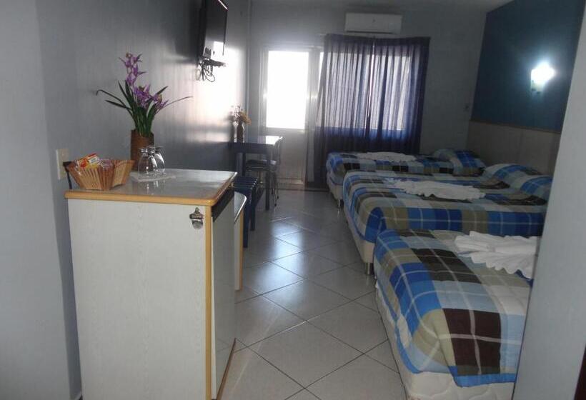 اتاق استاندارد چهار تخته, Arthur