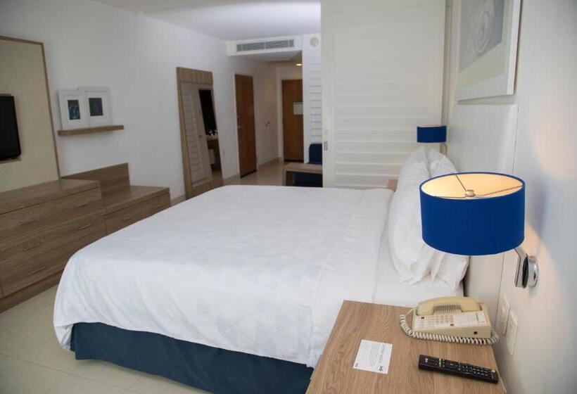 מיטת קינג בסוויטה, Holiday Inn Acapulco La Isla, An Ihg