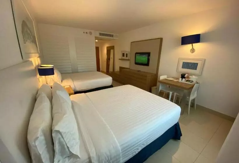 ２ダブルベッドのスタンダードルーム, Holiday Inn Acapulco La Isla, An Ihg