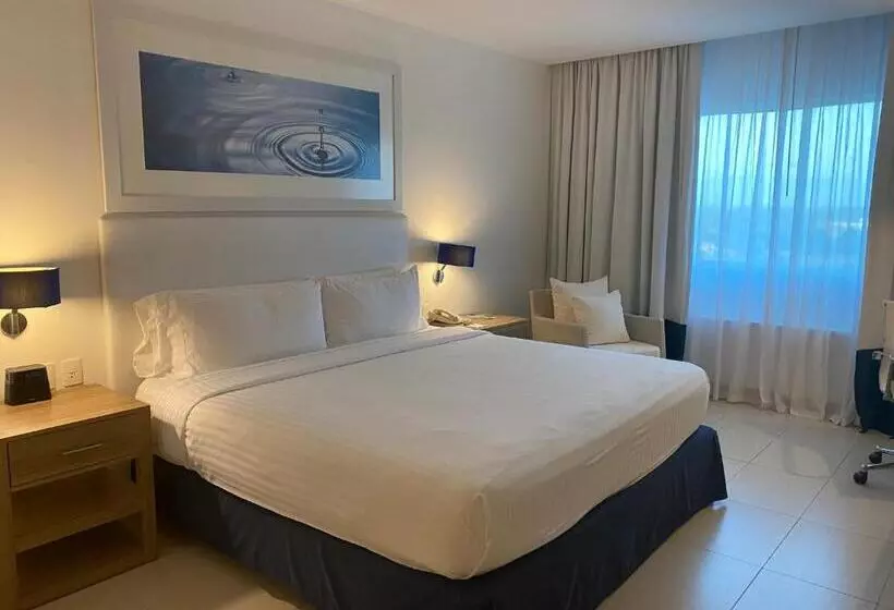 キングサイズベッドのスタンダードルーム, Holiday Inn Acapulco La Isla, An Ihg