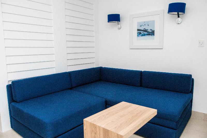 מיטת קינג בסוויטה, Holiday Inn Acapulco La Isla, An Ihg