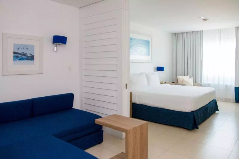 キングサイズベッドのスイートルーム, Holiday Inn Acapulco La Isla, An Ihg