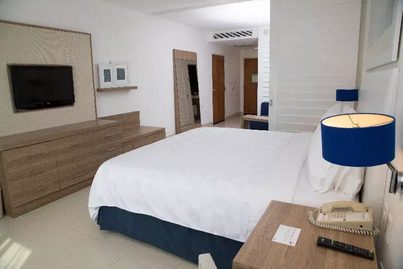 キングサイズベッドのスイートルーム, Holiday Inn Acapulco La Isla, An Ihg