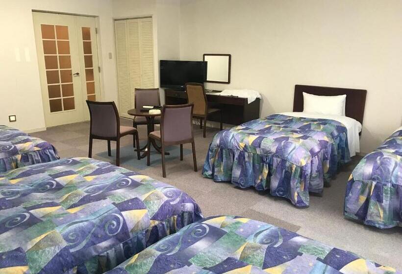 패밀리 룸, Renaissance Tanagura