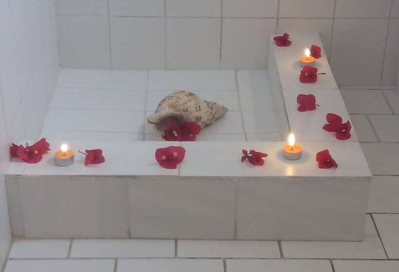 شقة غرفة واحدة, Sirocco Apartments