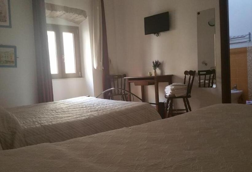 豪华三人间, Ada S Guest House