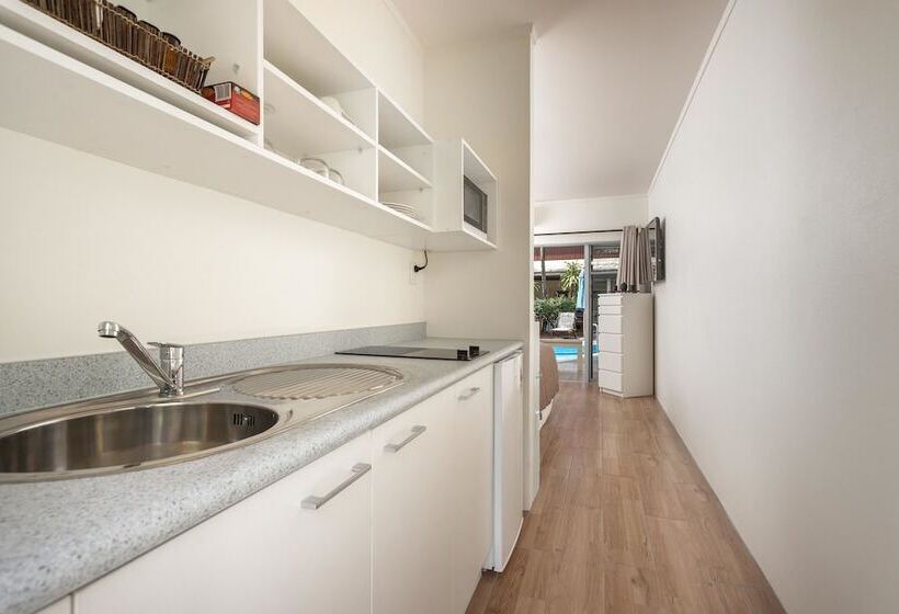 ویلای 1 خوابه, Castaway Resort