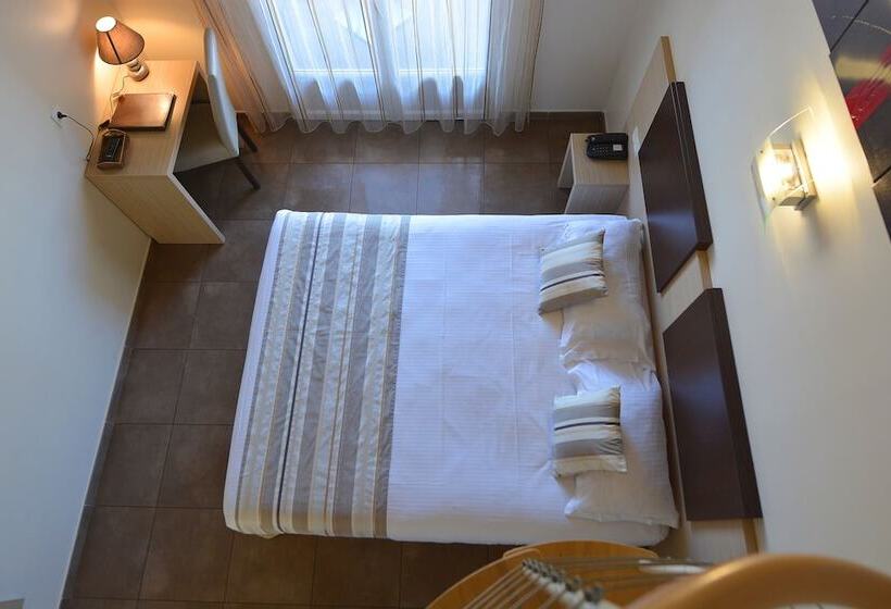 家庭间, A Madonetta