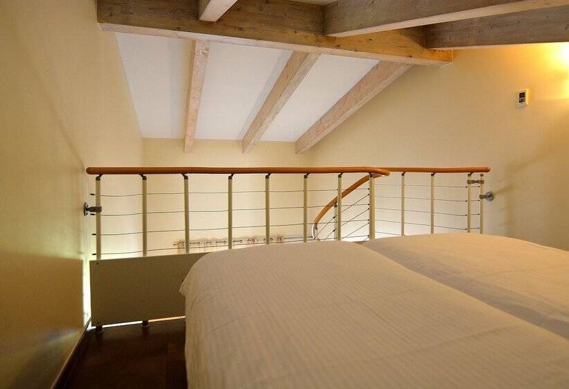 Family Room, A Madonetta