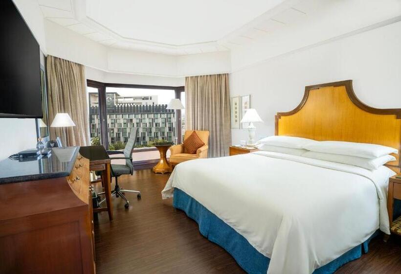 キングサイズベッドのエクゼクティブルーム, Hyderabad Marriott Hotel & Convention Centre
