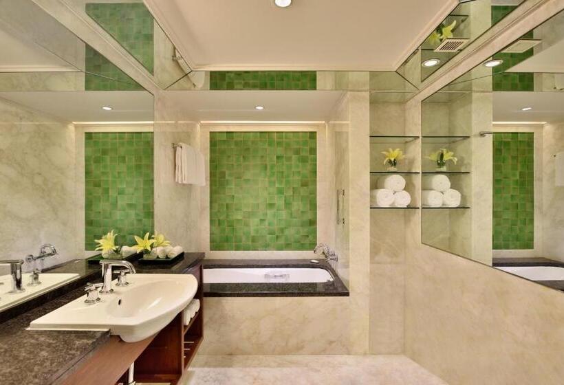 带大床的行政房间, Hyderabad Marriott Hotel & Convention Centre