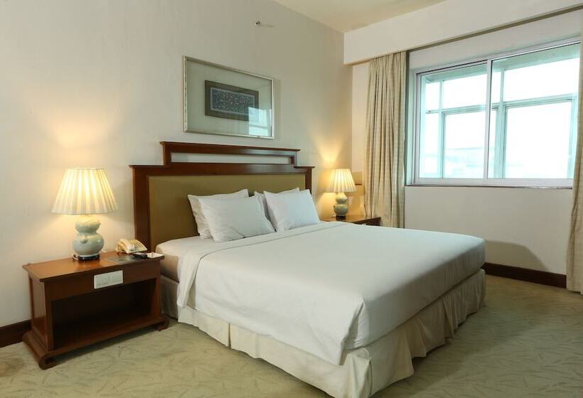 جناح, Santika Pontianak