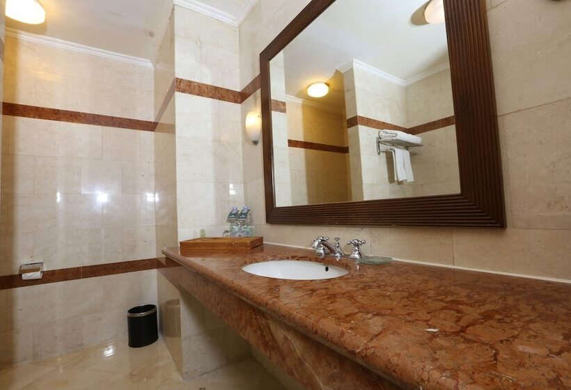 جناح, Santika Pontianak