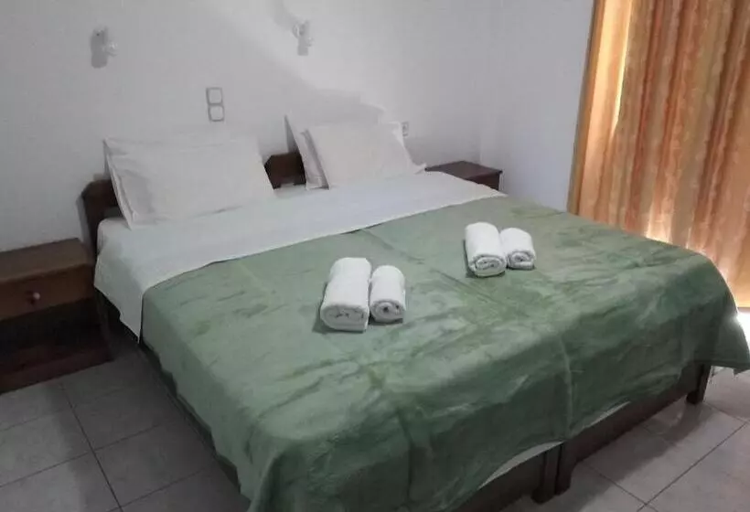 Standard Neljän Hengen Huone Parveke, Litsa Mare Apartments