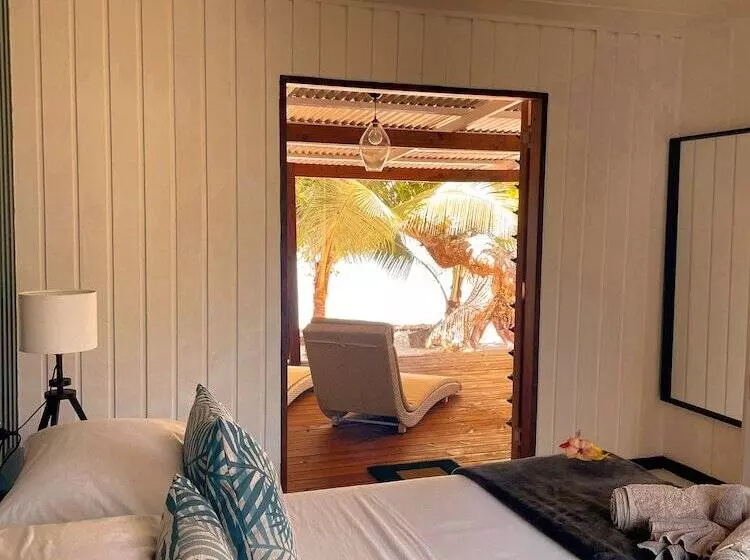 اتاق خانوادگی با چشم‌انداز دریا, Turtle Bay Lodge