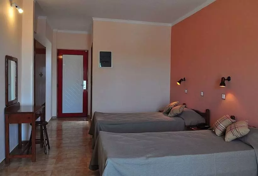 استودیوی استاندارد, Sandy S Studios Apartments & Log Villas