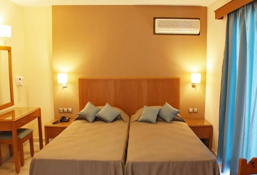 デラックススタジオ, Sandy S Studios Apartments & Log Villas