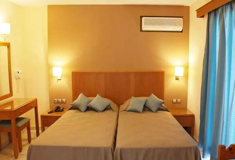 استودیوی لوکس, Sandy S Studios Apartments & Log Villas
