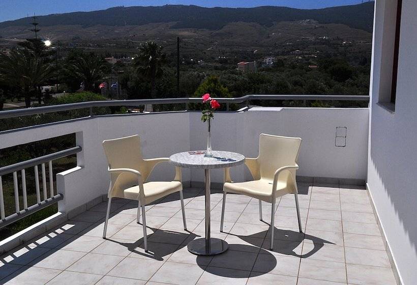 デラックススタジオ, Sandy S Studios Apartments & Log Villas