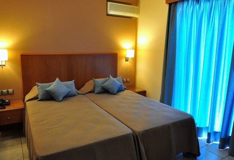 デラックススタジオ, Sandy S Studios Apartments & Log Villas