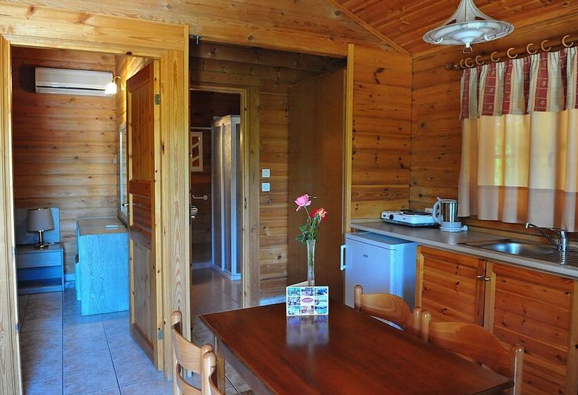 ビラホテル１ベッドルーム, Sandy S Studios Apartments & Log Villas