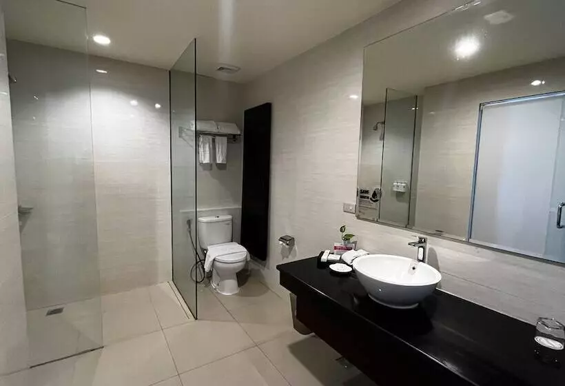 デラックスルーム, Swiss Belhotel Silae Palu